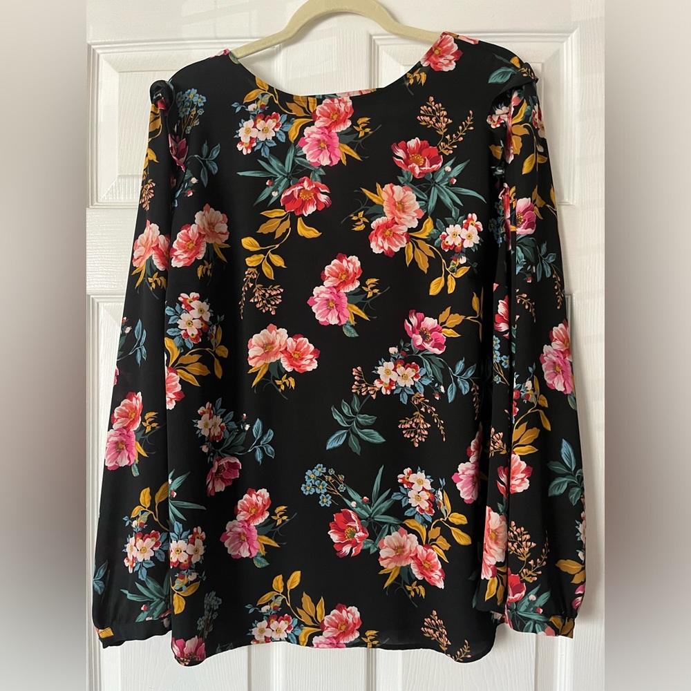 LOFT Plus Size 18 Blouse with v-neck back 🖤